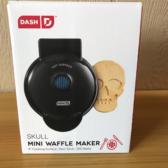 Dash Skull Mini Waffle Maker! Brand New! SHIMMER BLACK - Picture 4 of 11